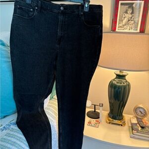Abercrombie & Fitch “The slim Straight ultra high rise black denim jeans